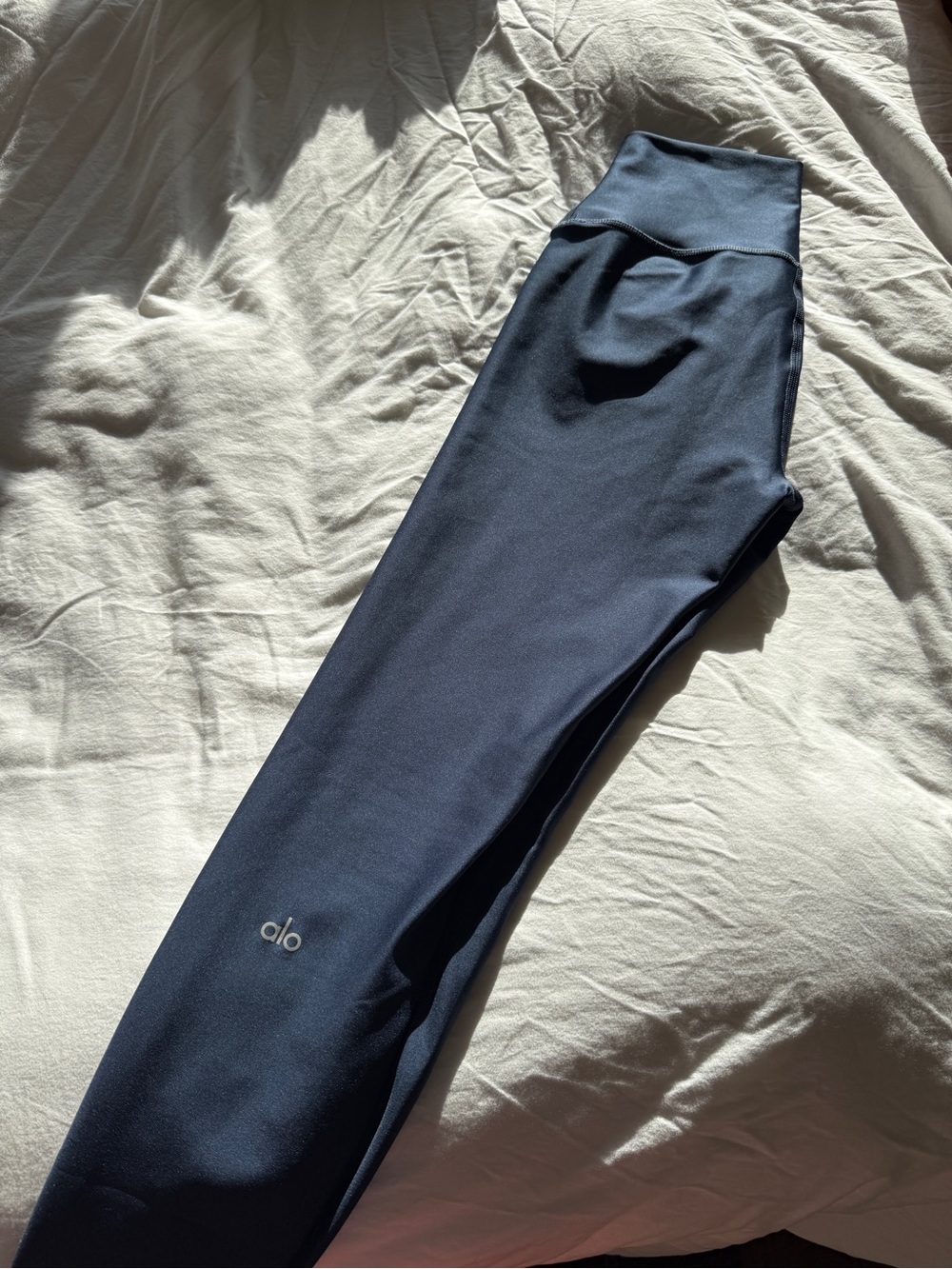 Alo Yoga High-Waist Airlift Legging in Navy Small